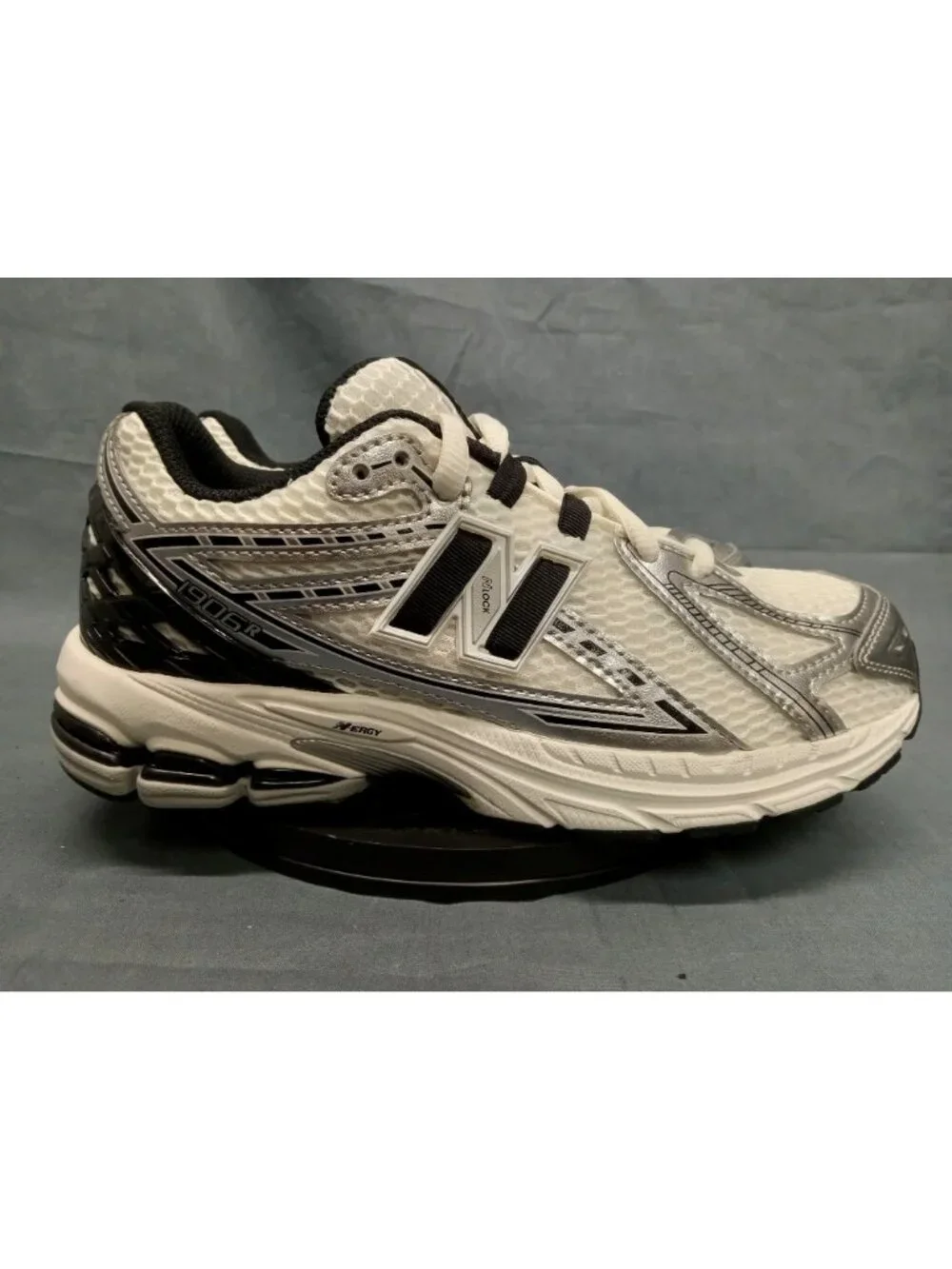 New Balance 1906 (GS) Sneakers GC1906ER Grey Black Boys Size 5.5 NEW NO BOX!